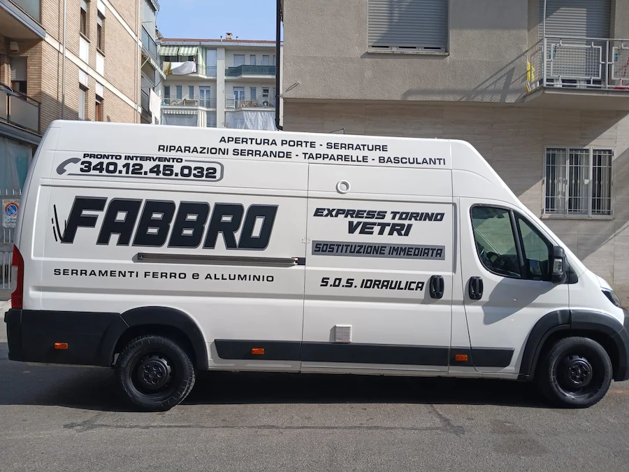 Furgone officina mobile per pronto intervento vetri a Torino e provincia